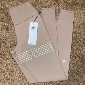 ALO Woman’s leggings-Color:Spark gravel (tan with golden stripes on legs